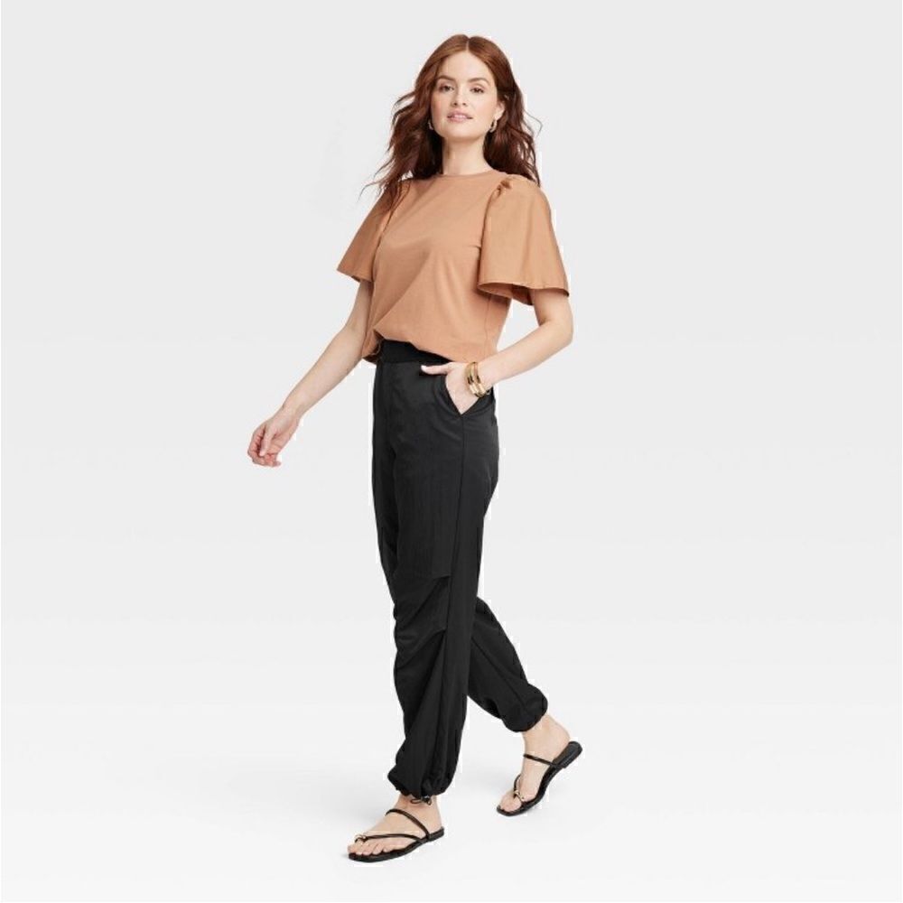 Whimsical black Cargo Woven balloon Pants with zip closure- NWOT! Sz 6